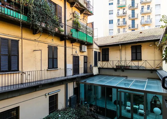 Artstay Exclusive Apt Near Train Metro, Parking